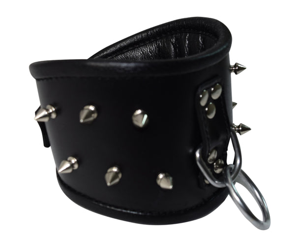 Black collar outlet with spikes